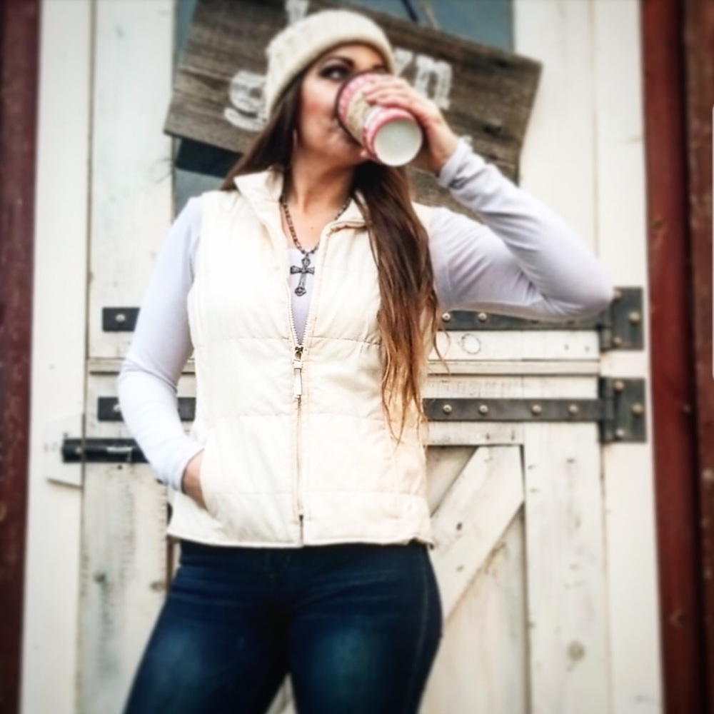 Light cream Petite Sophisticate vest!!!💕